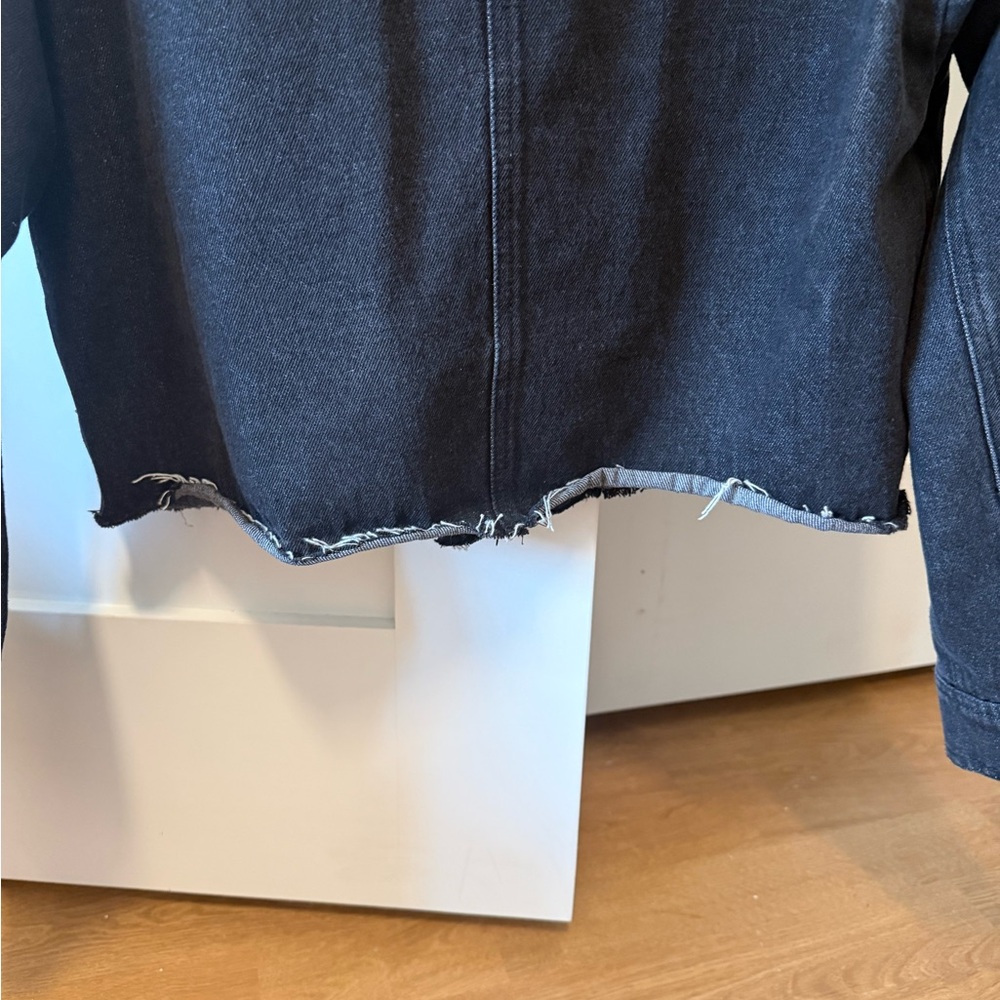 Distressed Cropped Jean Jacket - Picture 4 of 5